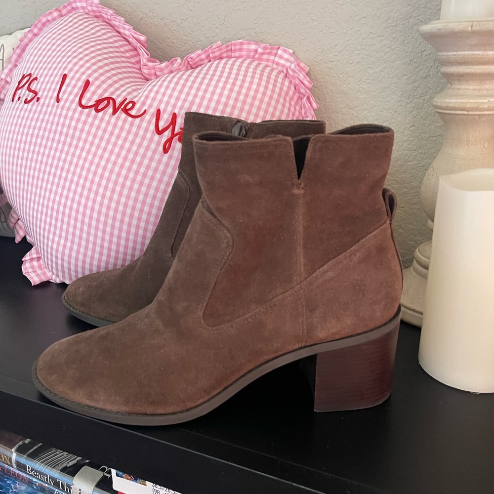 Chelsea & Violet Brown Suede Ankle Boots Sz 10 tried on; never worn outside!
